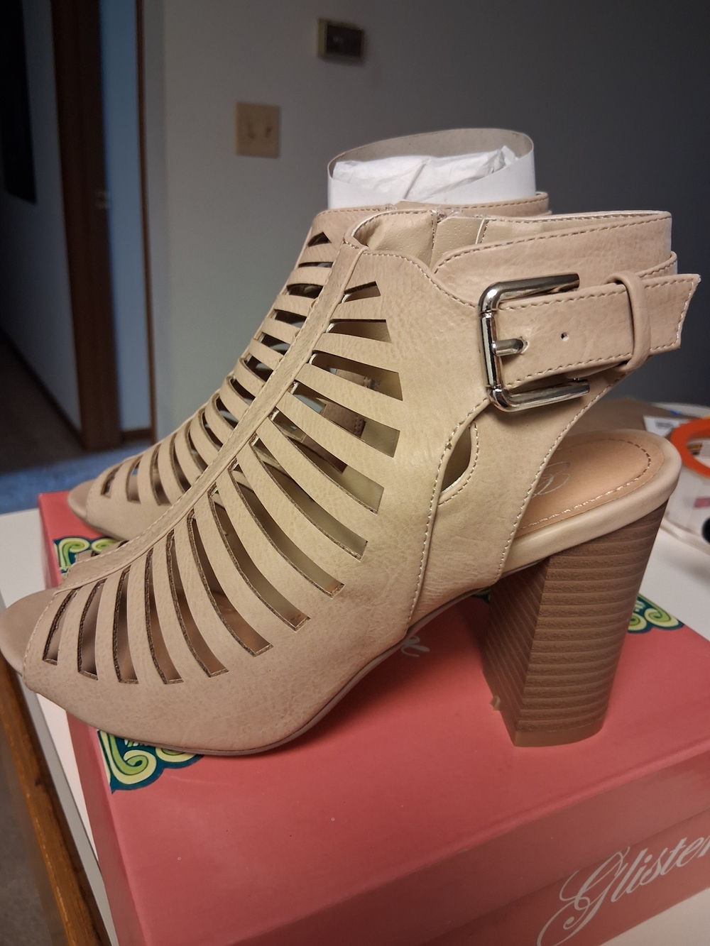 Women’s Cutout Block Heel Sandals in Beige